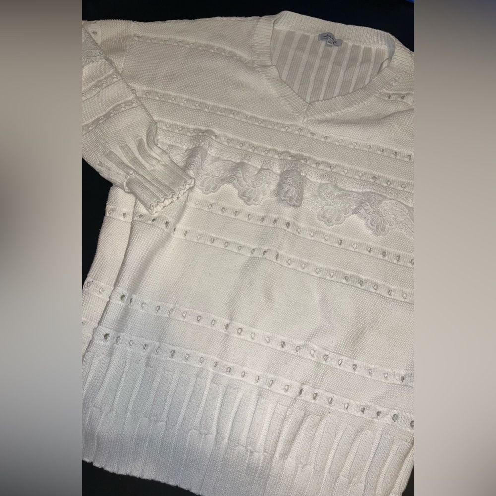 White Birch White Eyelet & Lace Detailed V-Neck Sweater Size Large Feminine